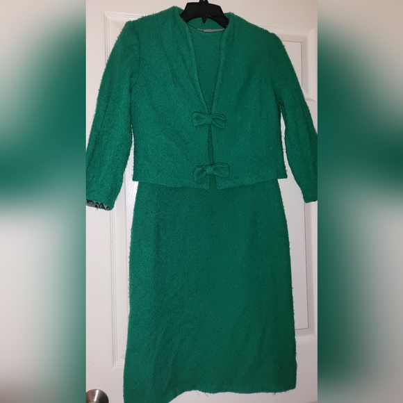 VINTAGE PETIT Handmade Emerald ILGWU 1980s Kelly Green Mohair Suit, Small/Petite - Picture 1 of 16